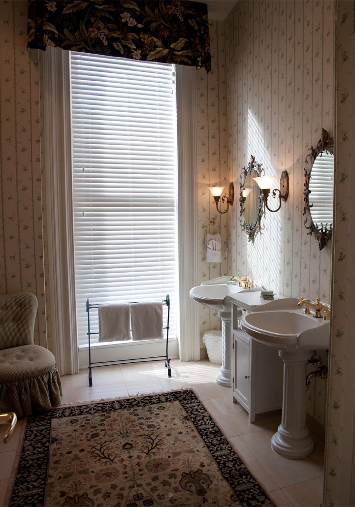 Professional painting and decorating services: interior design makeover for a luxury bathroom.